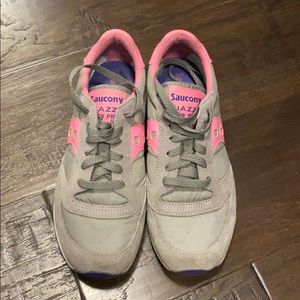 saucony women’s tennis shoes
